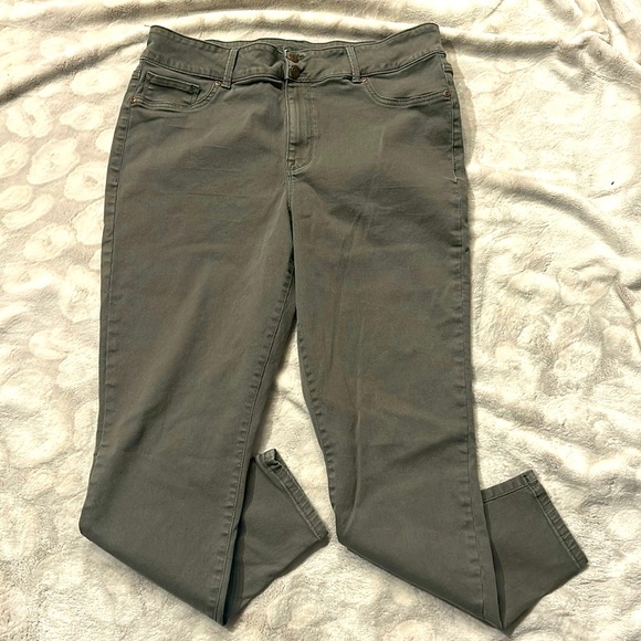 M jeans by Maurice’s High Rise Skinny Olive Green Size XL Regular - Picture 1 of 11
